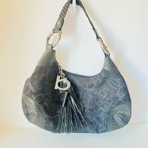 Unique Bebe Shoulder Bag w/ Tassle Detailing 🖤